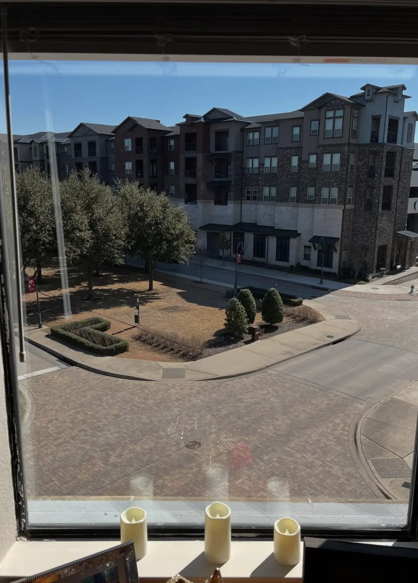 Do professional window cleaners clean inside?