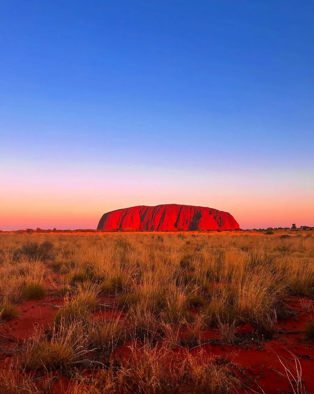 How long does it take to walk around the whole of Uluru?