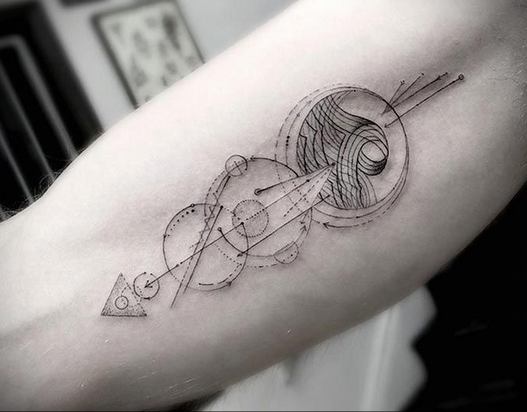 Mastering the Elegance: A Guide to Fine Line Tattoo Artistry